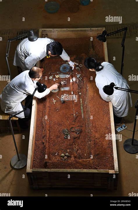 lacquer coffin excavated from chinese.tomb|Lacquerware from the Tomb of the Marquis of Haihun.